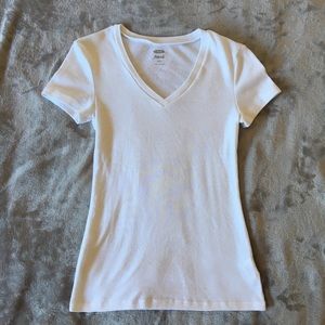 BASIC WHITE V NECK TEE
